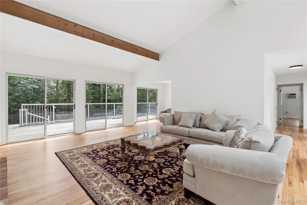 5 Cattalo Circle East Hampton NY 11937
