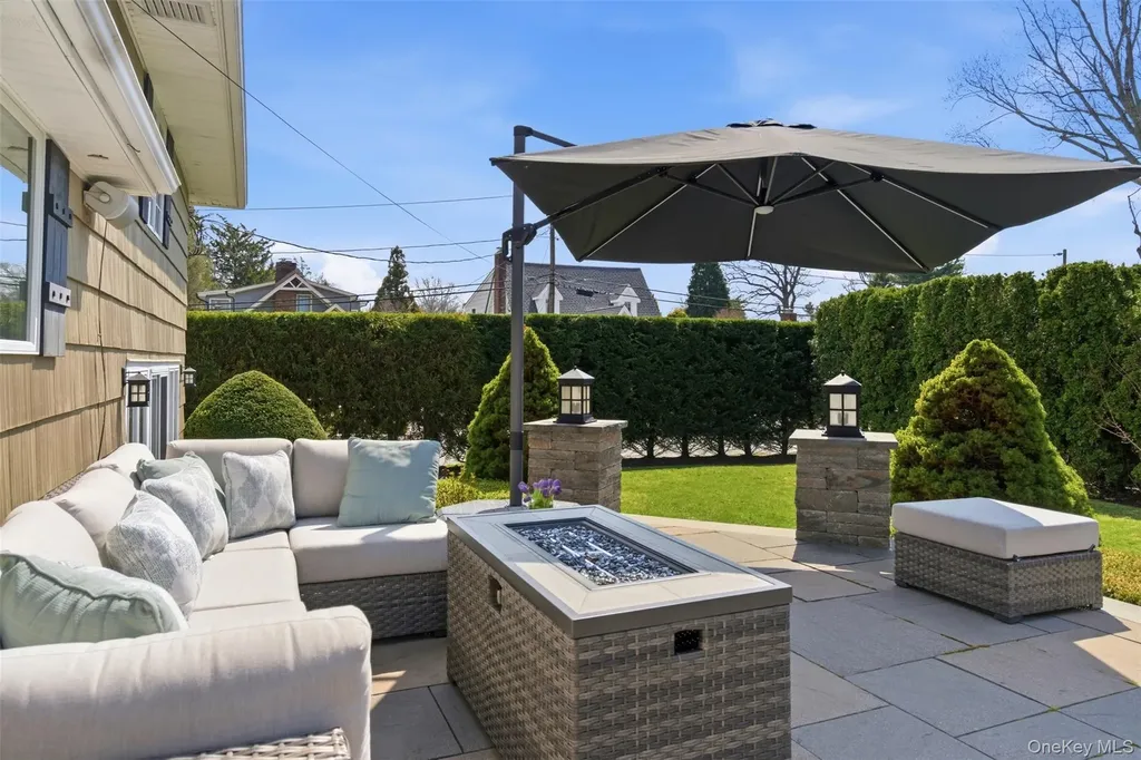 36 Bay Drive E Huntington NY 11743