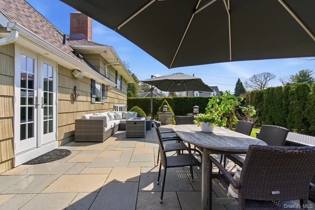 36 Bay Drive E Huntington NY 11743