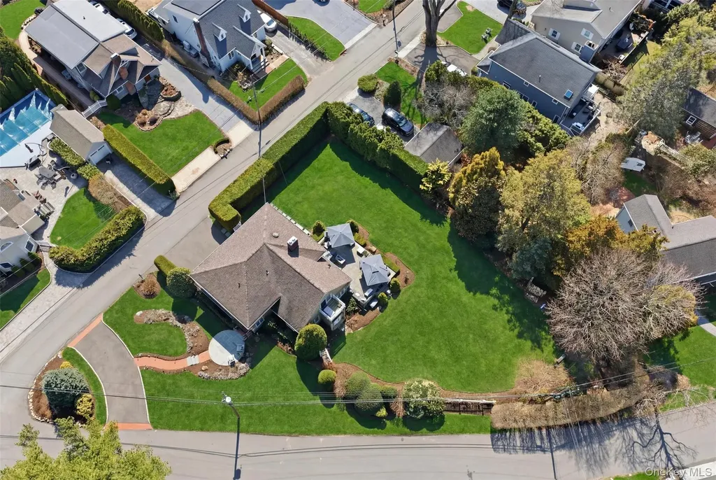36 Bay Drive E Huntington NY 11743