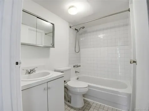 15 Davidson Court Staten Island NY 10303