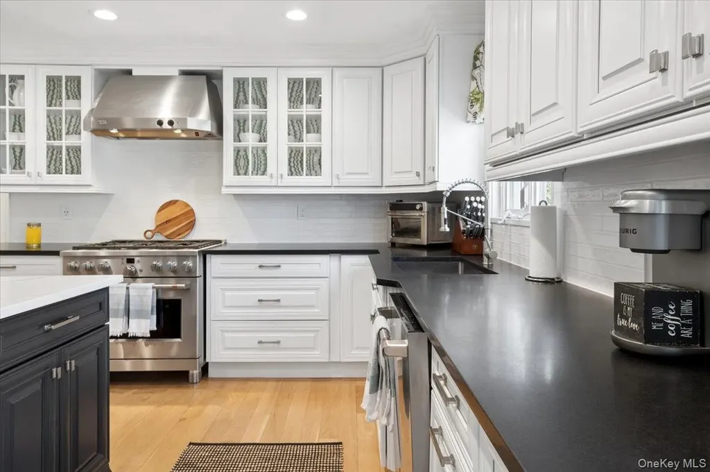 31 Priory Lane Pelham NY 10803