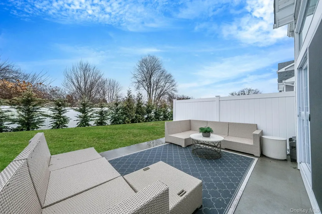 59 Farm Acre Circle Mount Sinai NY 11766