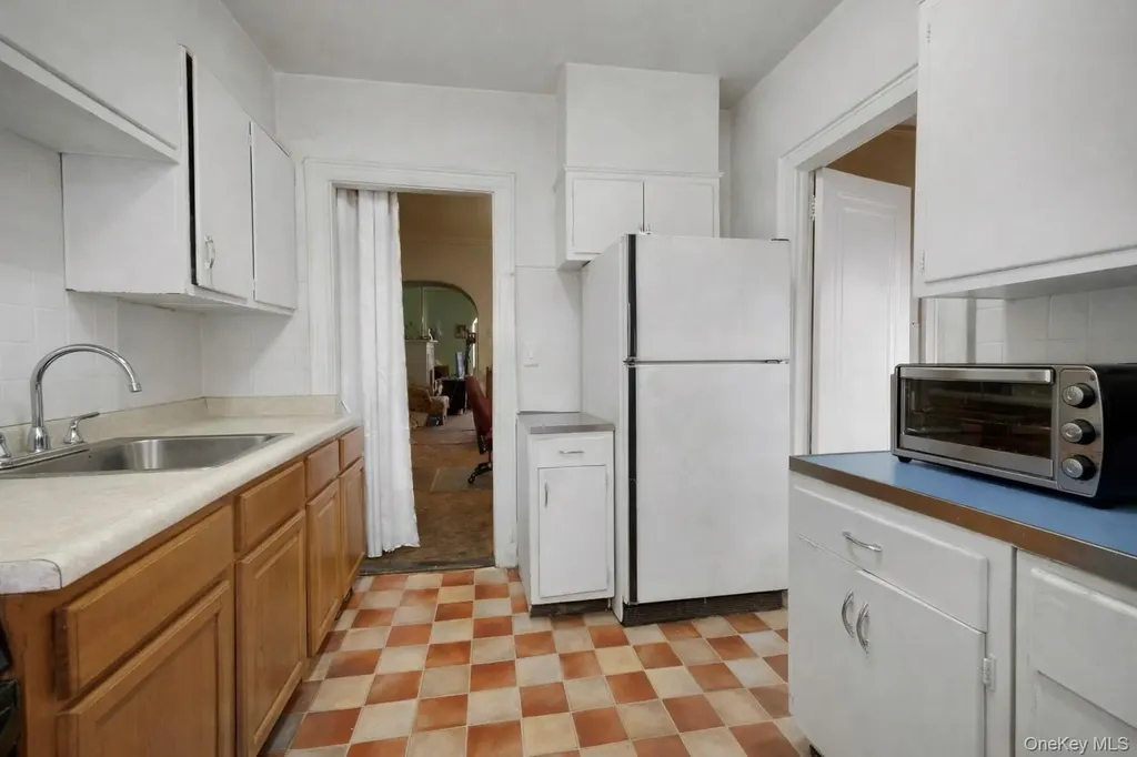 2335 Yates Avenue Bronx NY 10469