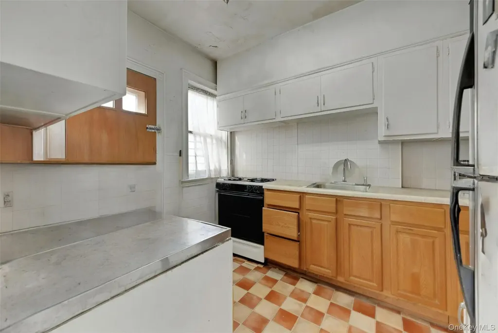 2335 Yates Avenue Bronx NY 10469