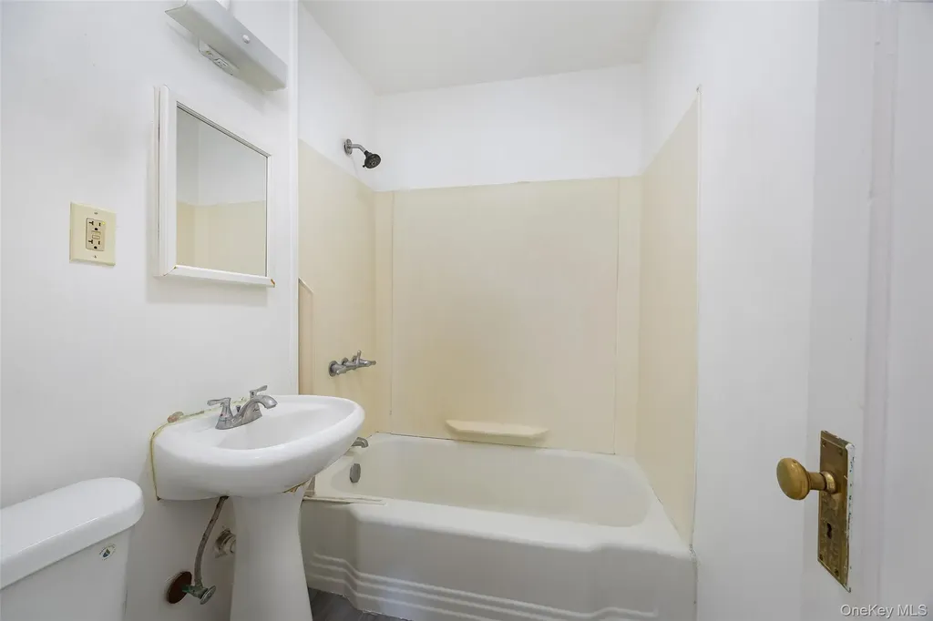 28 Vernon Terrace Poughkeepsie NY 12601
