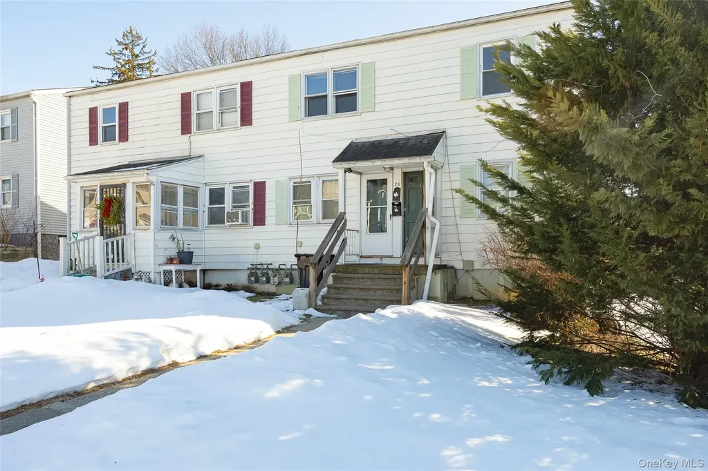 28 Vernon Terrace Poughkeepsie NY 12601