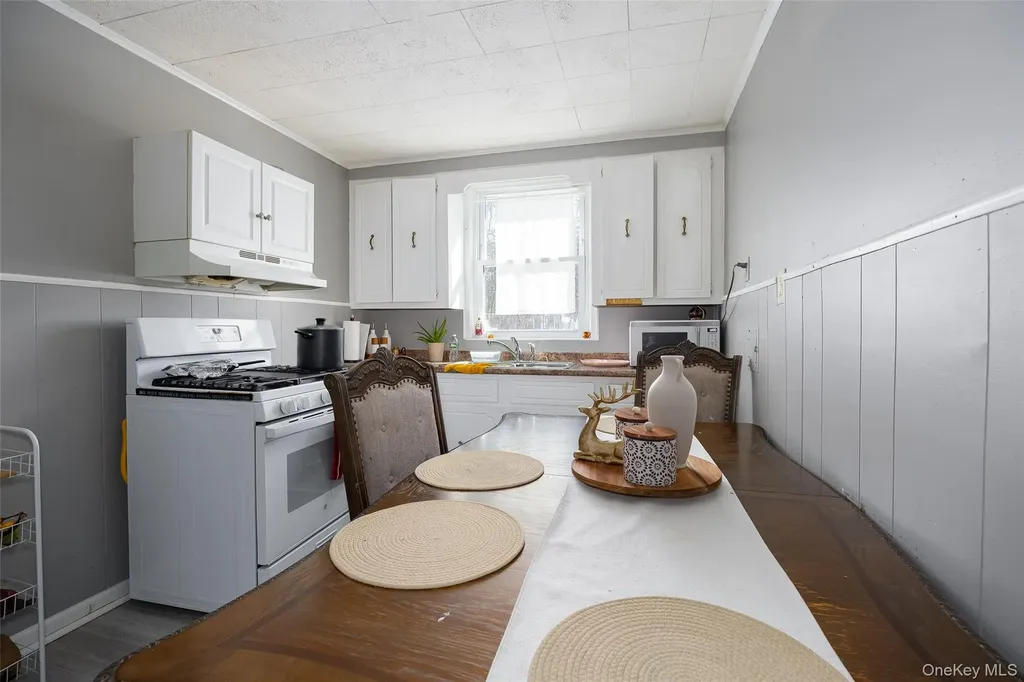 28 Vernon Terrace Poughkeepsie NY 12601