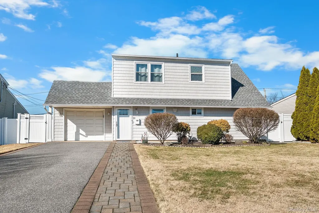 48 Daffodil Lane Wantagh NY 11793