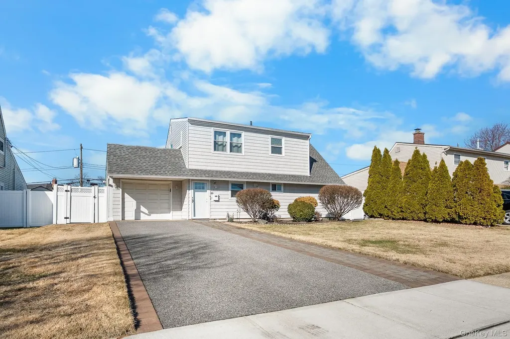 48 Daffodil Lane Wantagh NY 11793