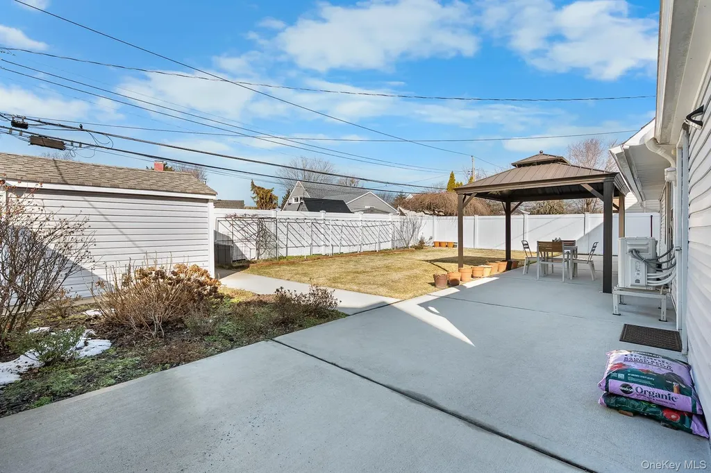 48 Daffodil Lane Wantagh NY 11793