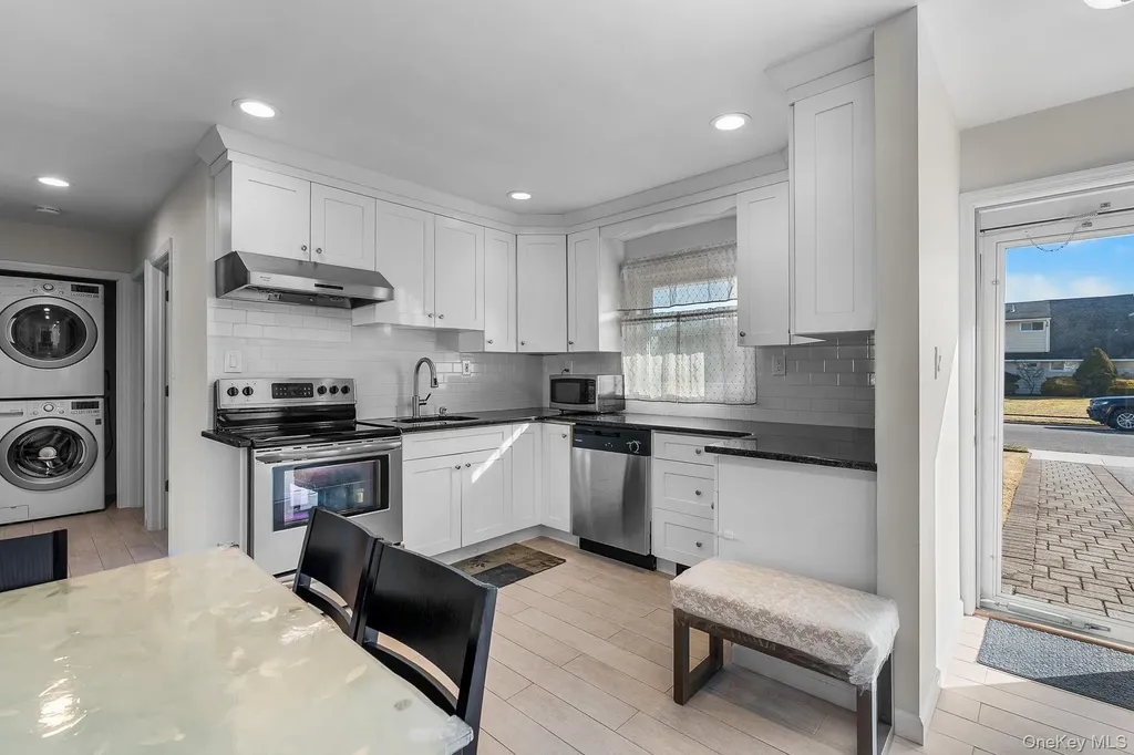 48 Daffodil Lane Wantagh NY 11793