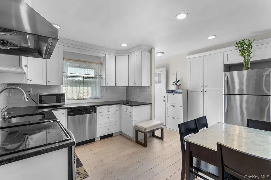 48 Daffodil Lane Wantagh NY 11793