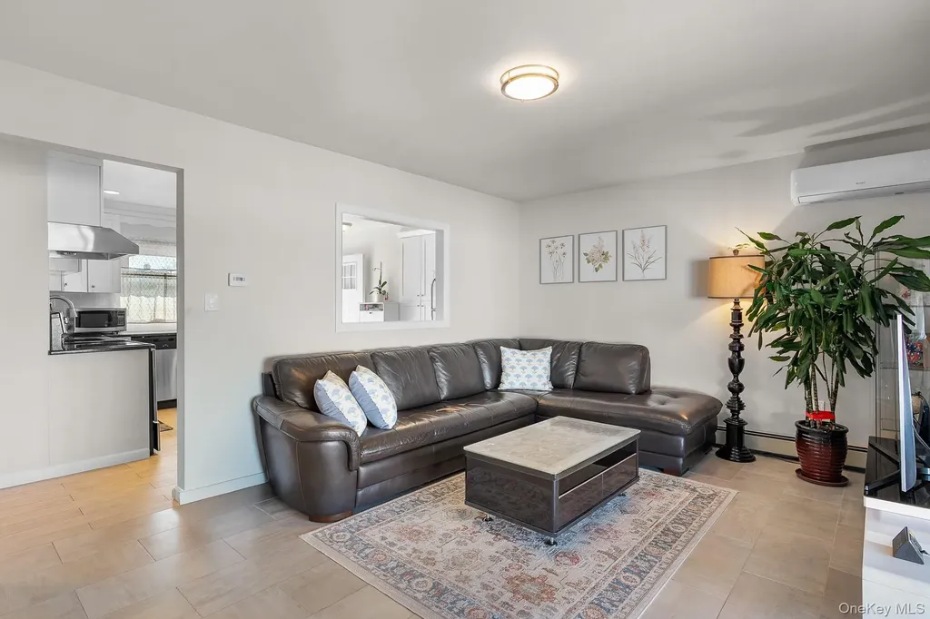 48 Daffodil Lane Wantagh NY 11793