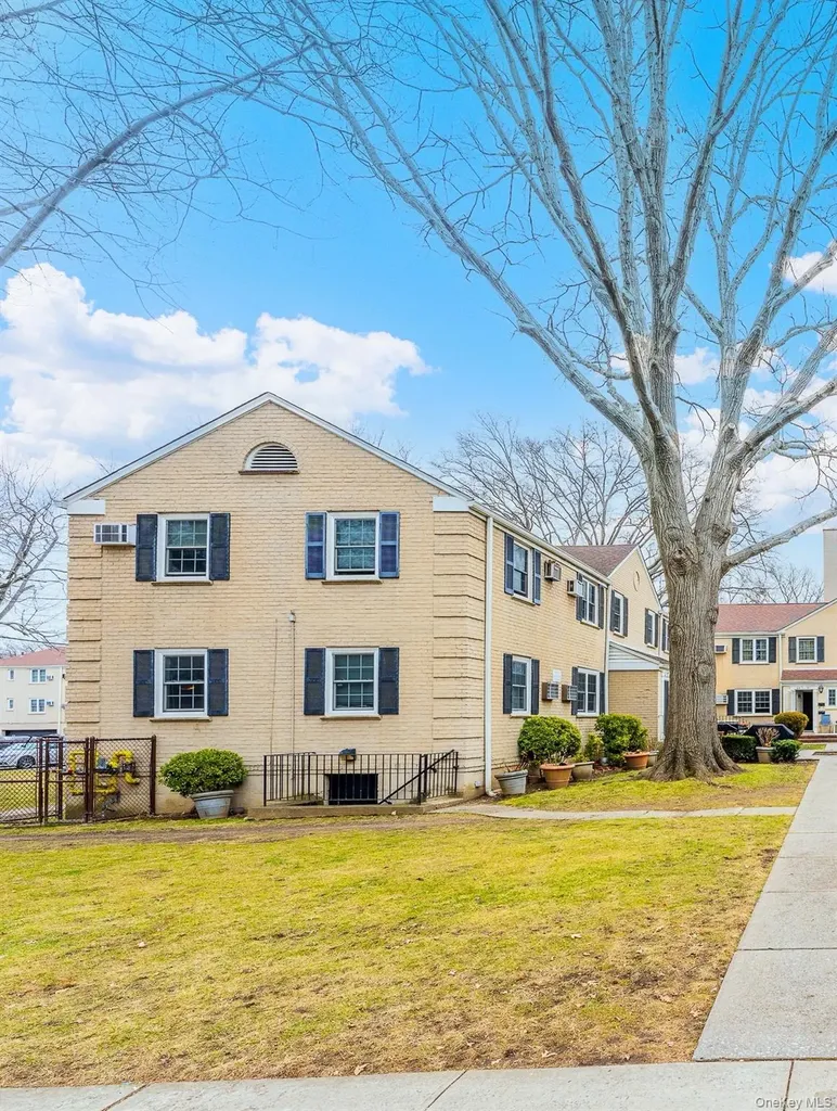 64-11 Springfield Boulevard Oakland Gardens NY 11364