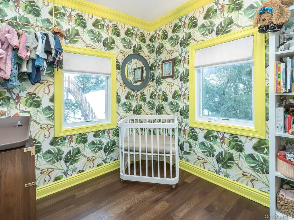 12 Winding Way Sea Cliff NY 11579