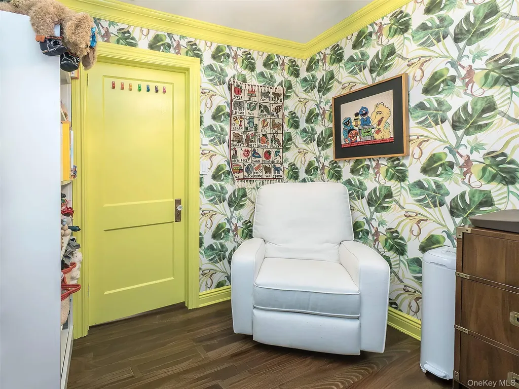 12 Winding Way Sea Cliff NY 11579