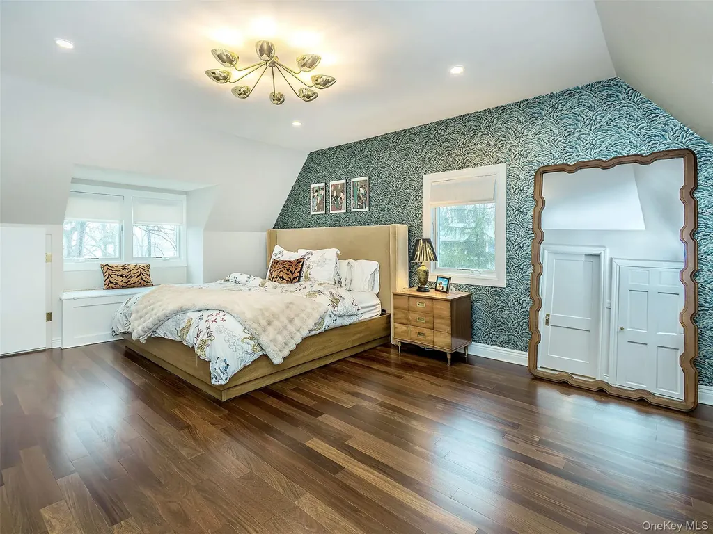12 Winding Way Sea Cliff NY 11579