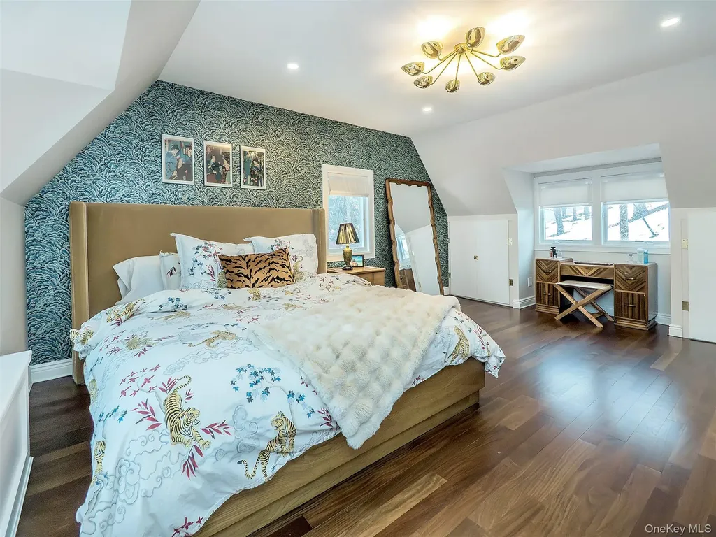 12 Winding Way Sea Cliff NY 11579