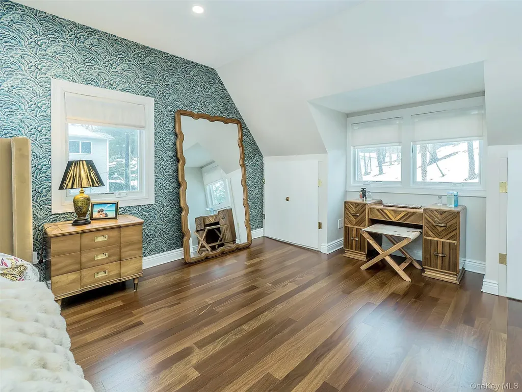 12 Winding Way Sea Cliff NY 11579