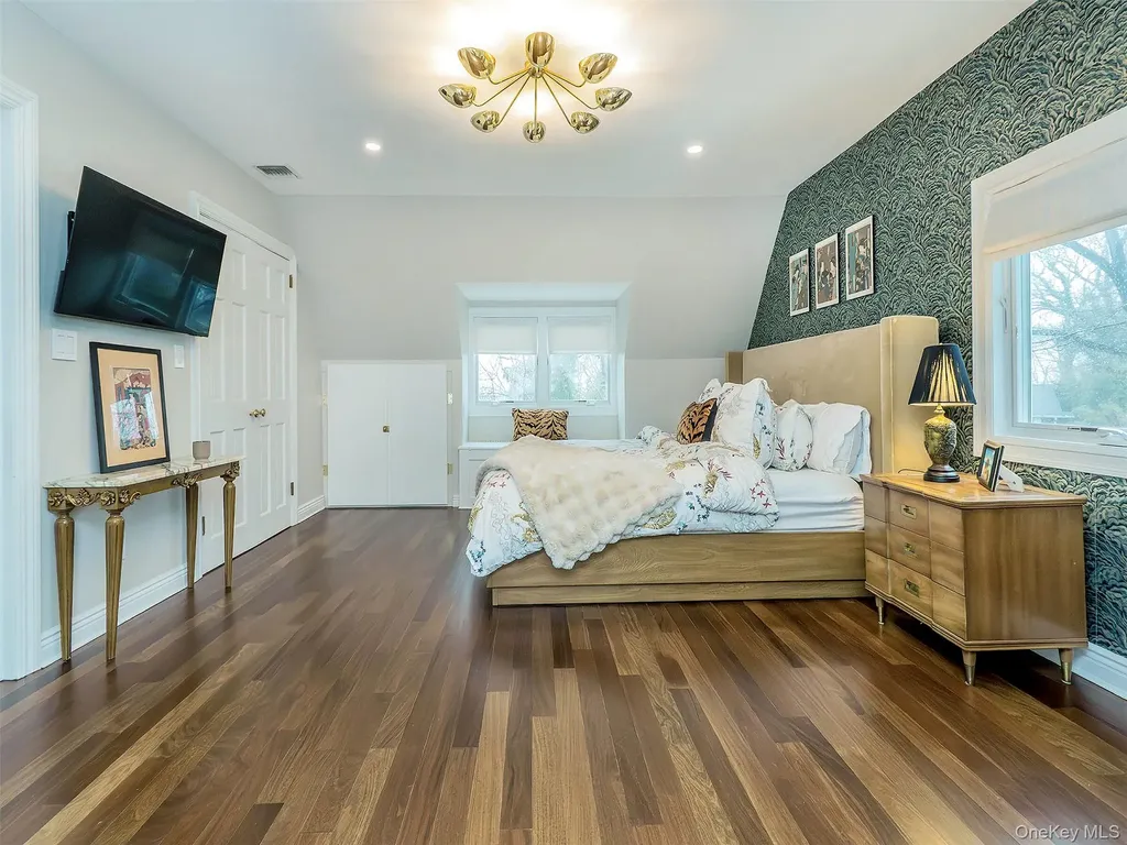 12 Winding Way Sea Cliff NY 11579