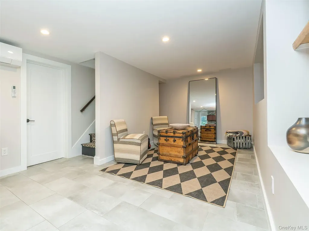 12 Winding Way Sea Cliff NY 11579