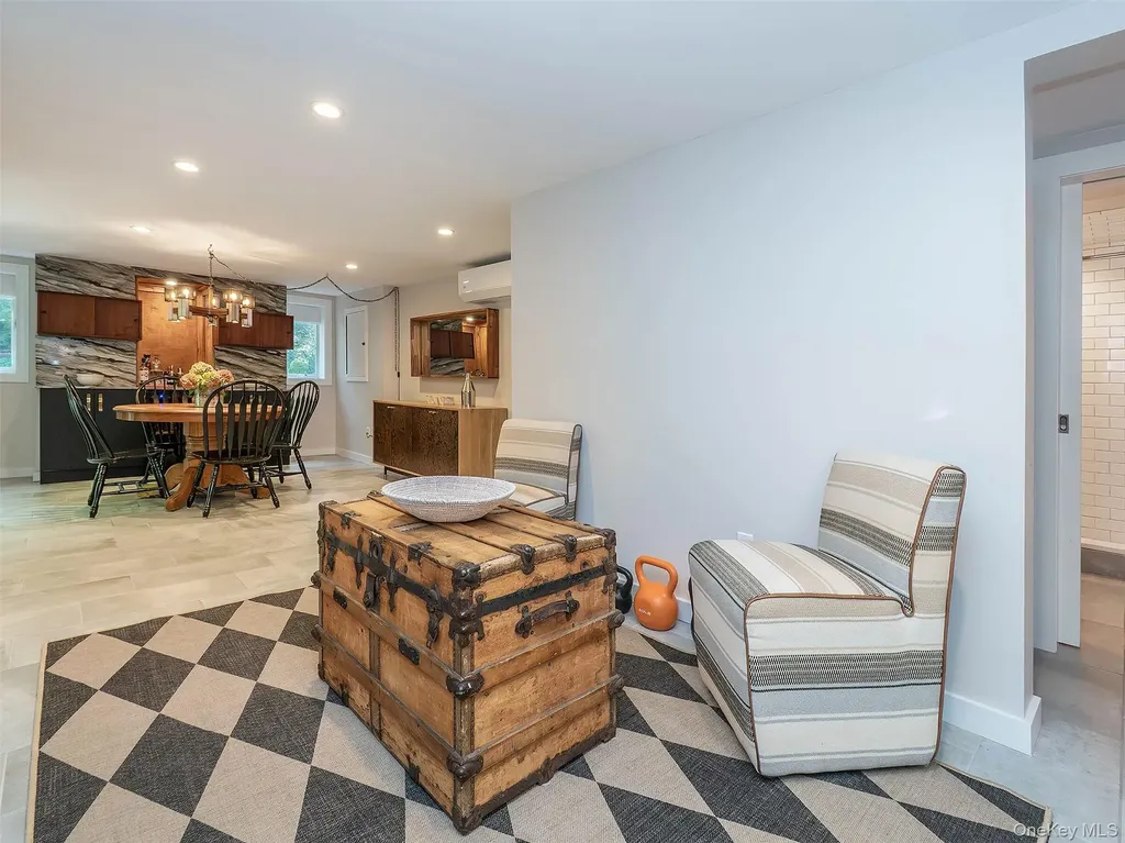 12 Winding Way Sea Cliff NY 11579