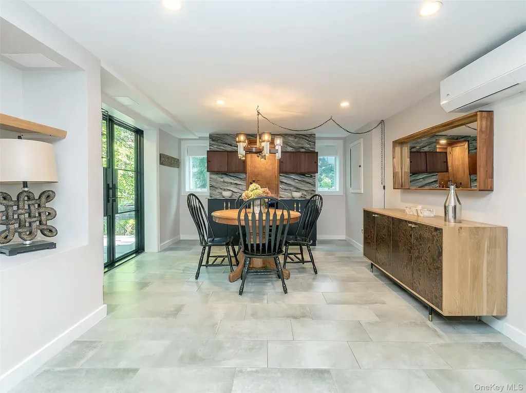 12 Winding Way Sea Cliff NY 11579