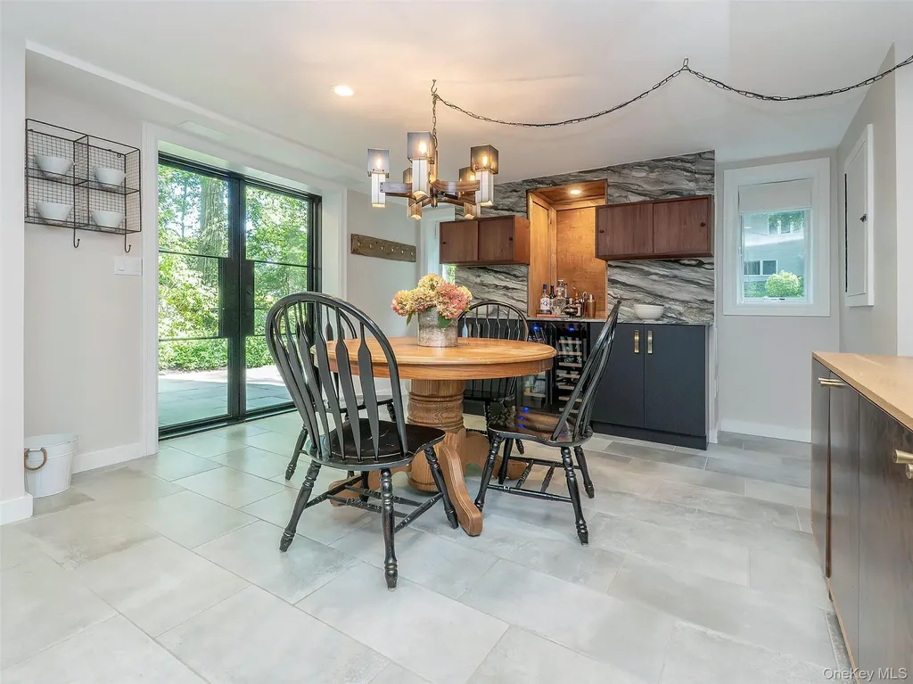 12 Winding Way Sea Cliff NY 11579