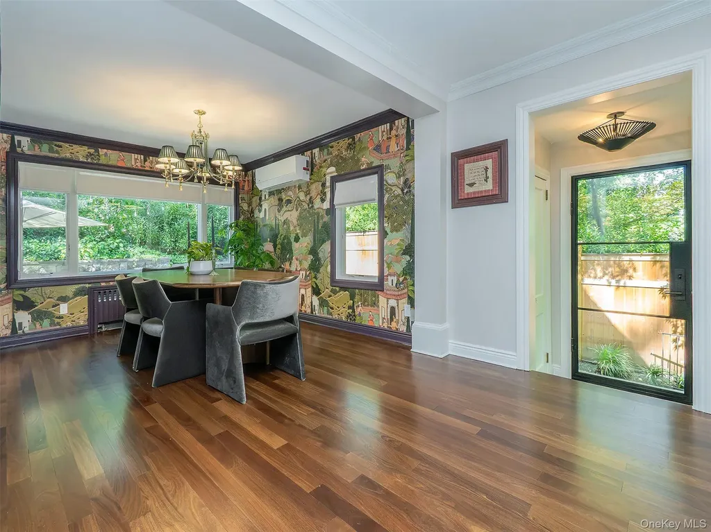 12 Winding Way Sea Cliff NY 11579