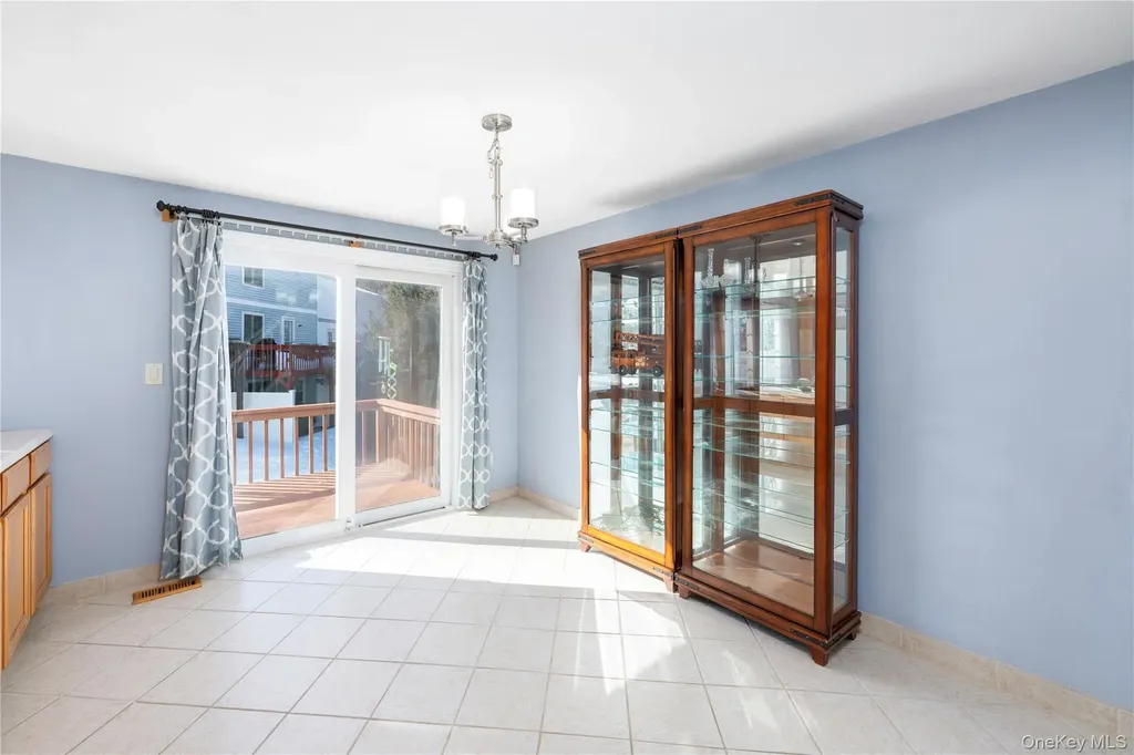 1506 Kings Way Carmel NY 10512