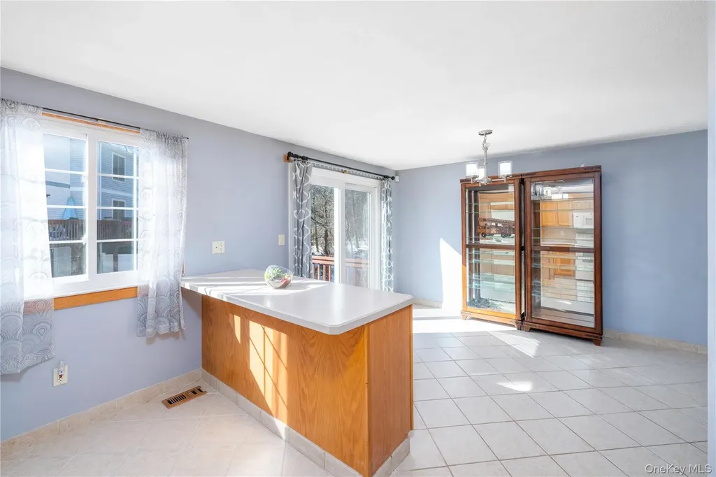 1506 Kings Way Carmel NY 10512