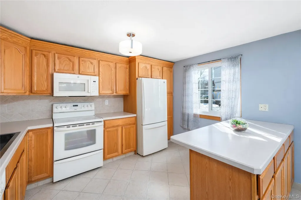 1506 Kings Way Carmel NY 10512