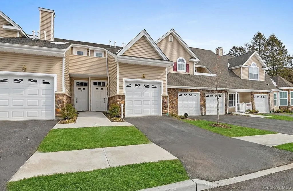 4 Steven Circle Dix Hills NY 11746