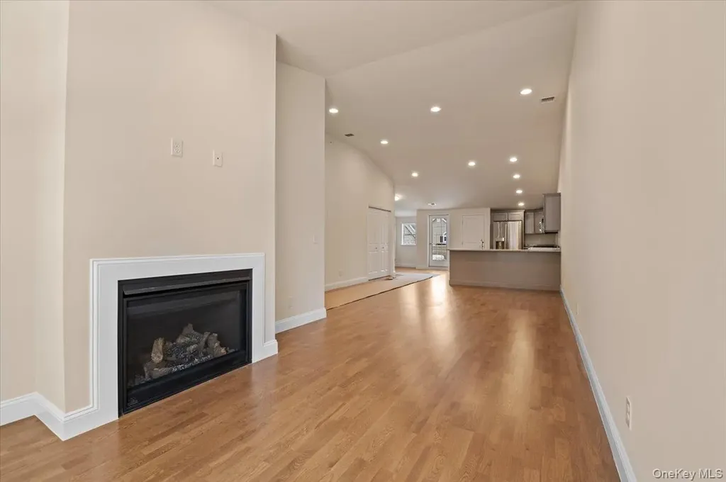 4 Steven Circle Dix Hills NY 11746