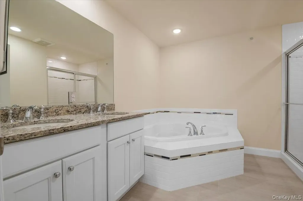 4 Steven Circle Dix Hills NY 11746