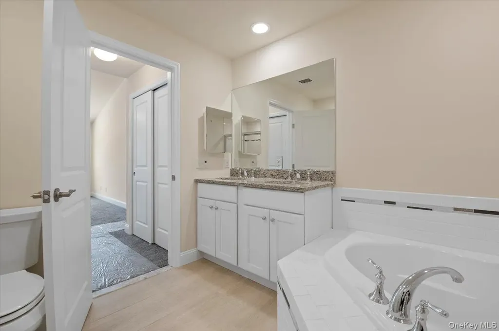 4 Steven Circle Dix Hills NY 11746
