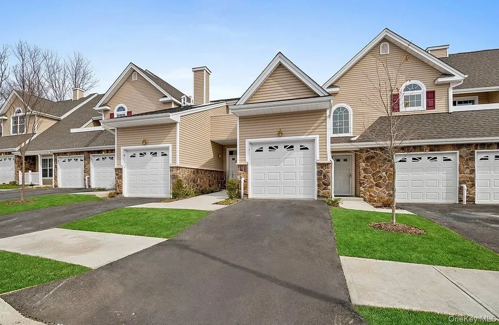 4 Steven Circle Dix Hills NY 11746