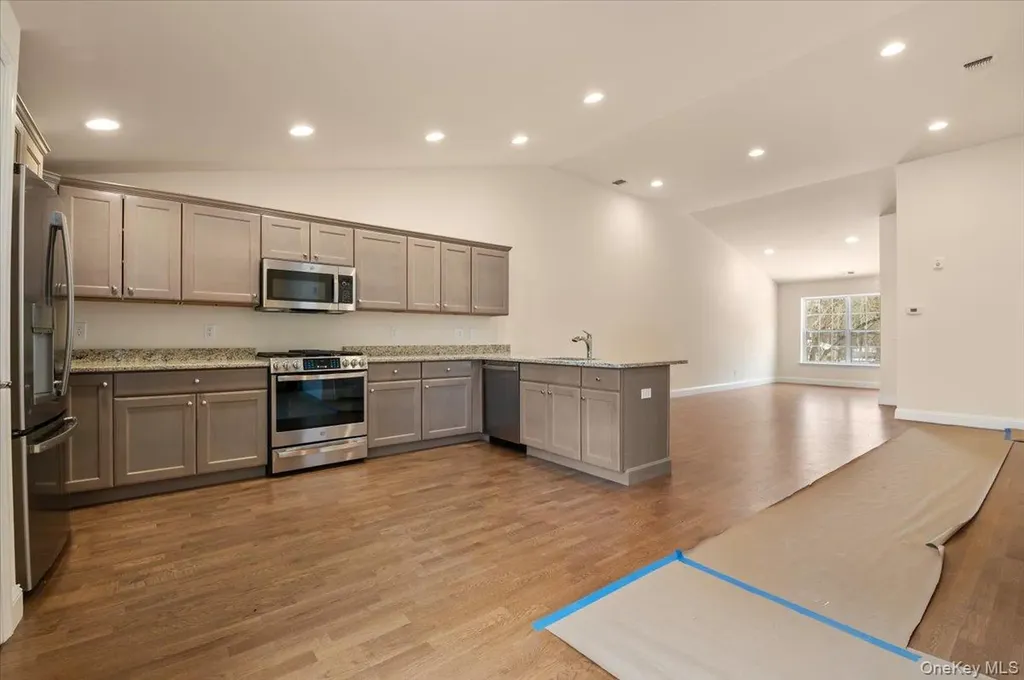 4 Steven Circle Dix Hills NY 11746