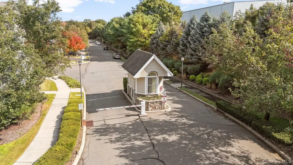 4 Steven Circle Dix Hills NY 11746