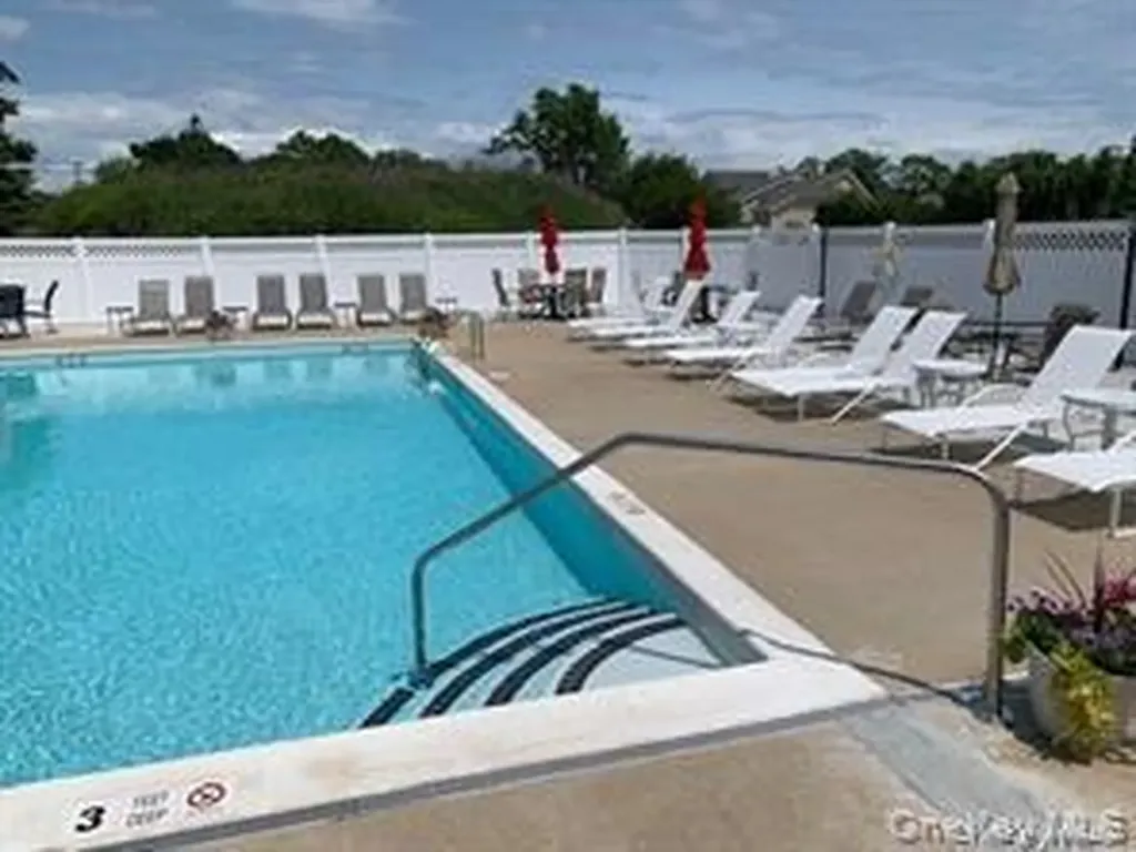 4 Steven Circle Dix Hills NY 11746
