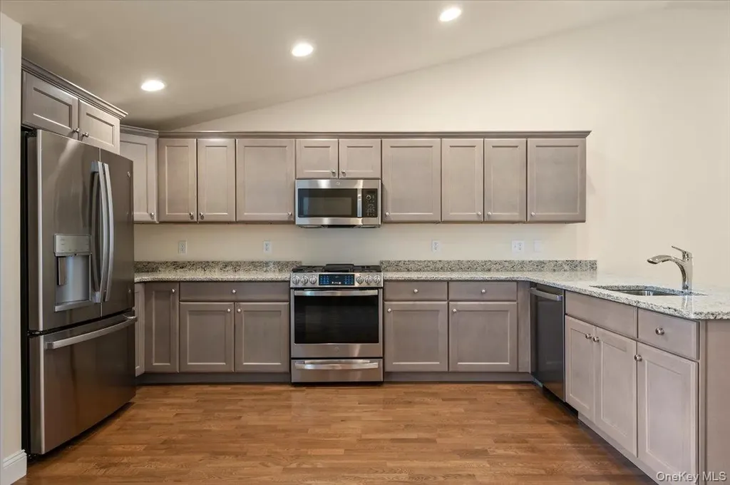 4 Steven Circle Dix Hills NY 11746