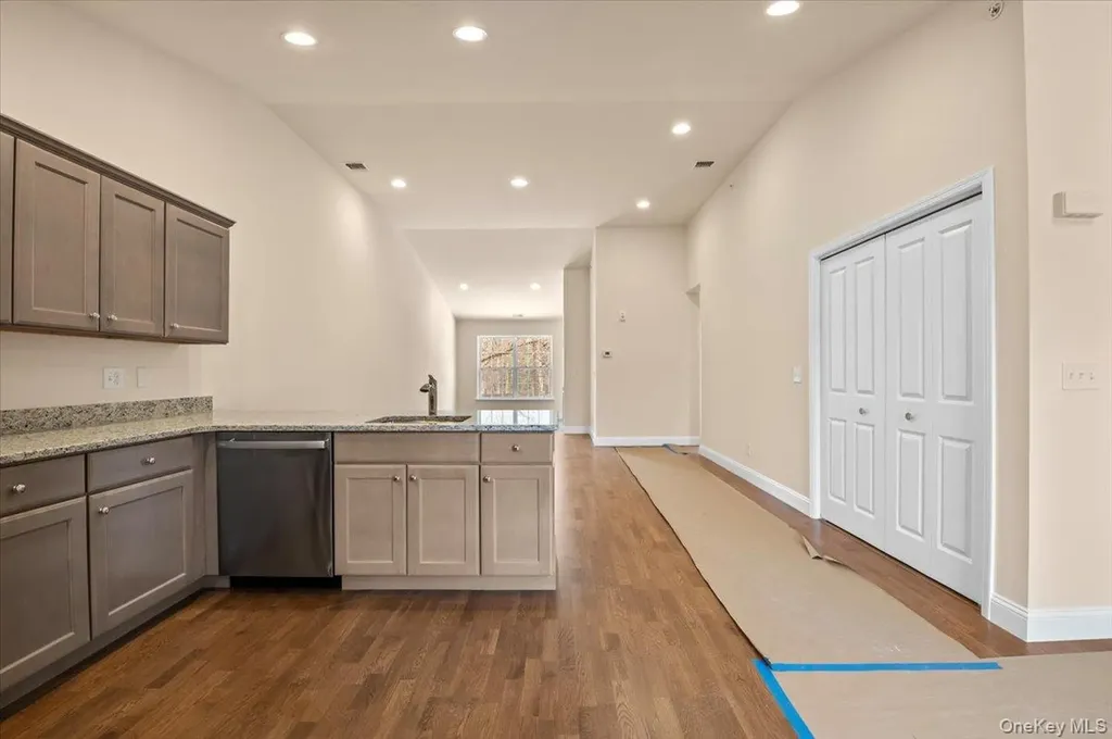 4 Steven Circle Dix Hills NY 11746