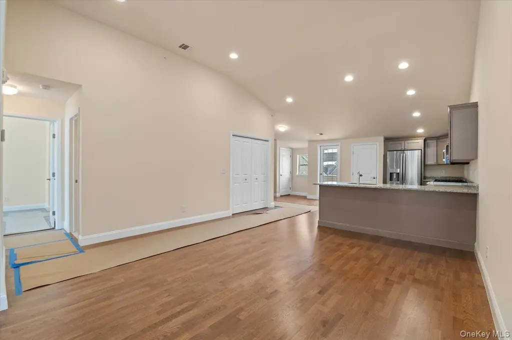 4 Steven Circle Dix Hills NY 11746