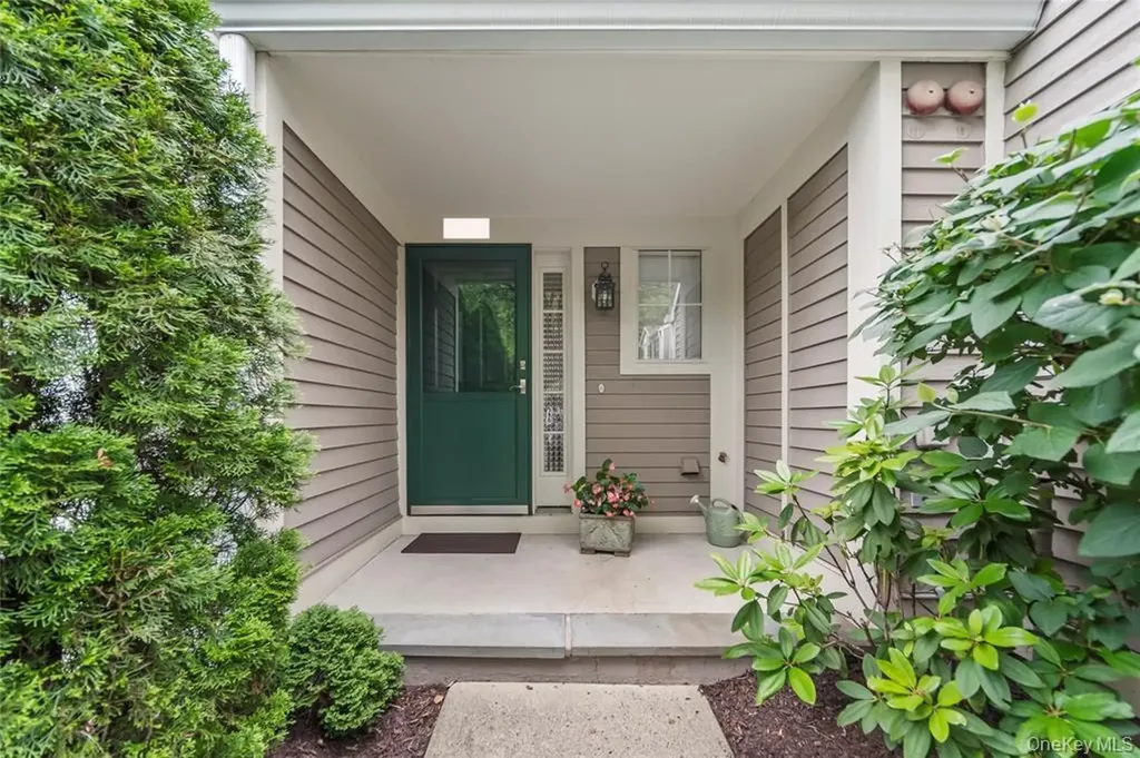 302 Pondside Drive White Plains NY 10607