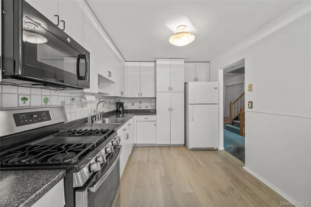 302 Pondside Drive White Plains NY 10607
