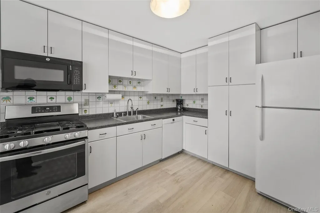 302 Pondside Drive White Plains NY 10607