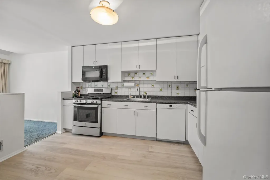 302 Pondside Drive White Plains NY 10607