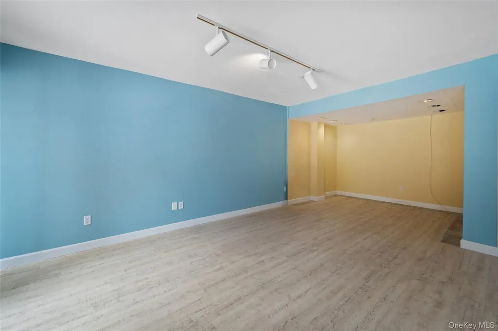 302 Pondside Drive White Plains NY 10607