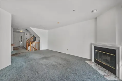 302 Pondside Drive White Plains NY 10607